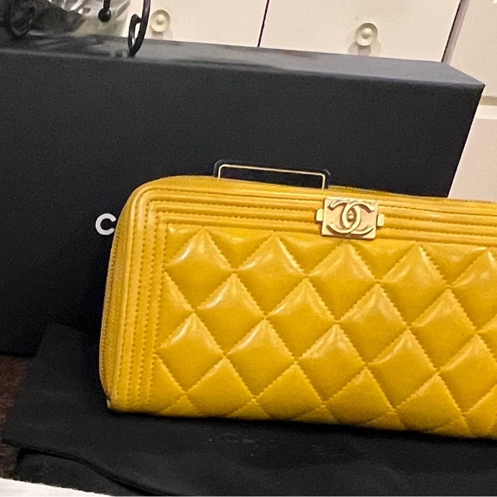 LIKE NEW CHANEL WALLET W/C